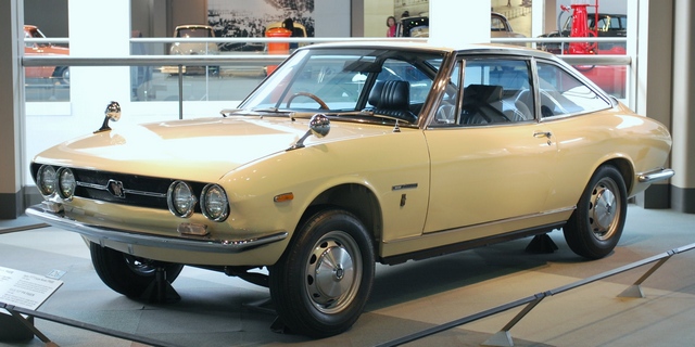 1968_Isuzu_117Coupe_01.jpg