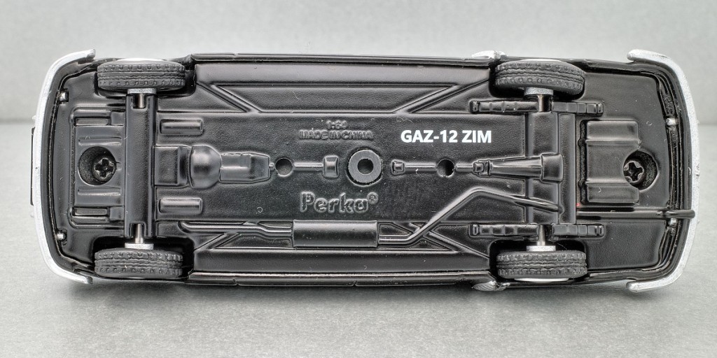 aRC001622_GAZ-12 ZIM.jpg