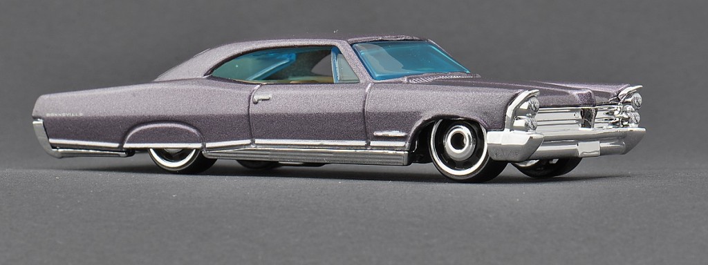 aDSC_1042_1965 Pontiac Bonneville.jpg