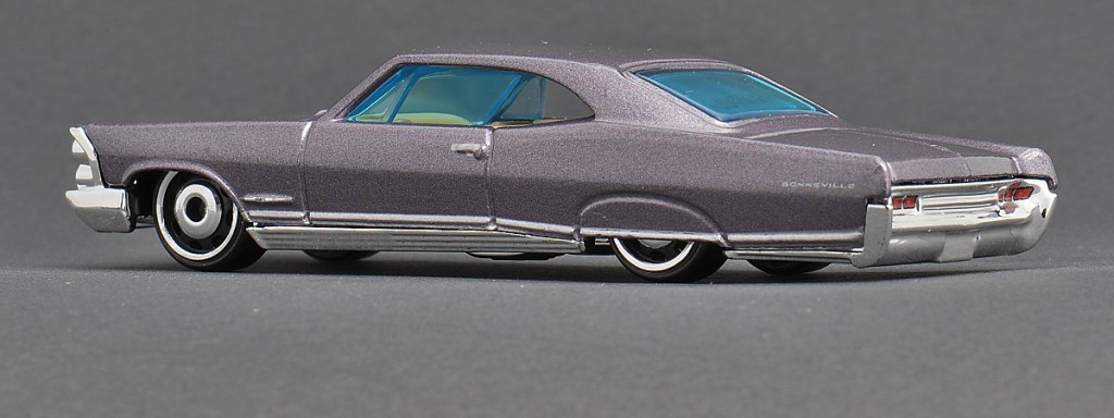 aDSC_1045_1965 Pontiac Bonneville.jpg