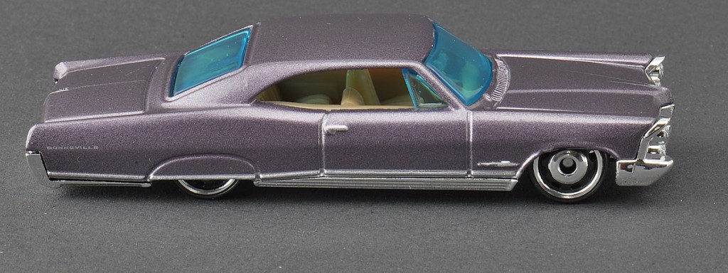 aDSC_1060_1965 Pontiac Bonneville.jpg