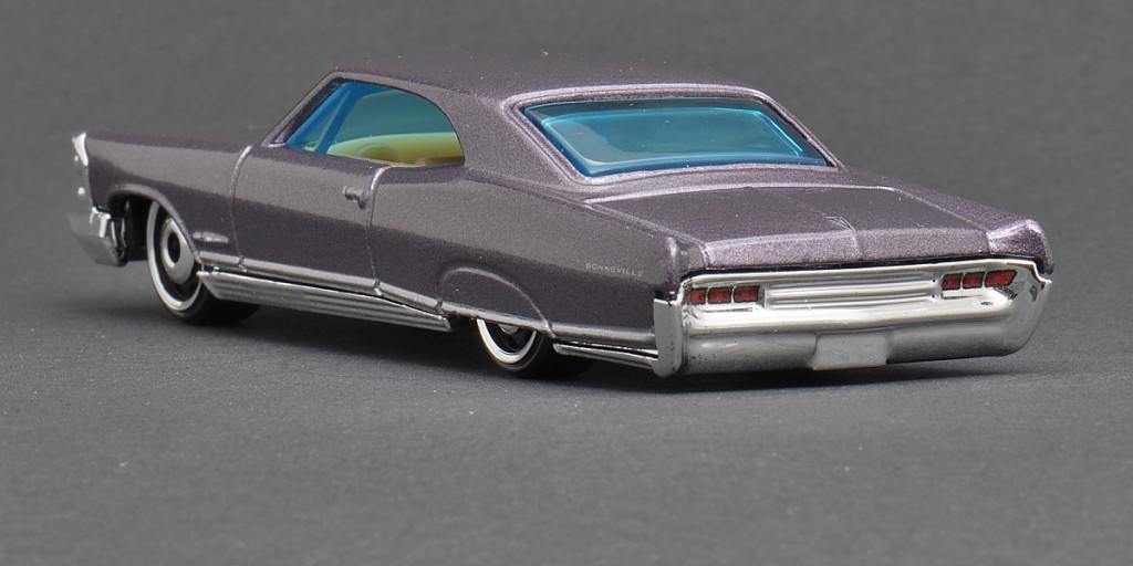 aDSC_1048_1965 Pontiac Bonneville.jpg