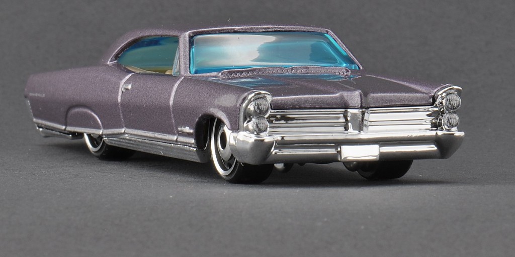 aDSC_1054_1965 Pontiac Bonneville.jpg