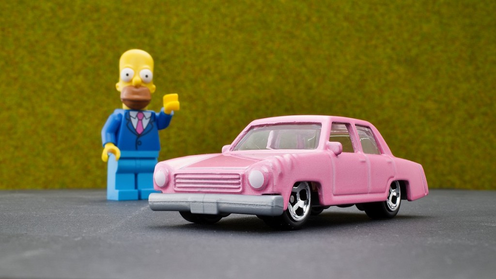 aRC003176_Simpsons Family Car.jpg