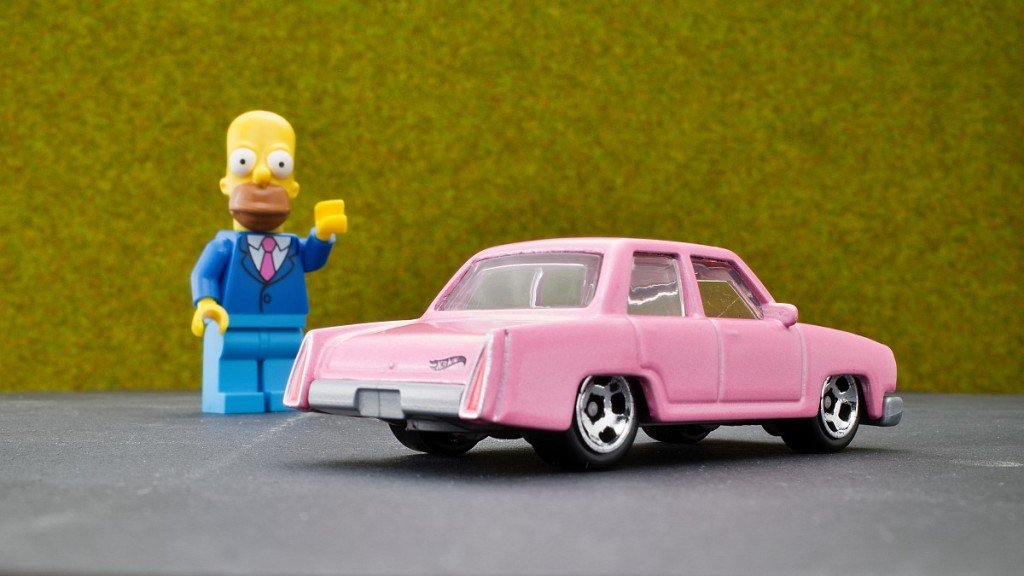aRC003175_Simpsons Family Car.jpg