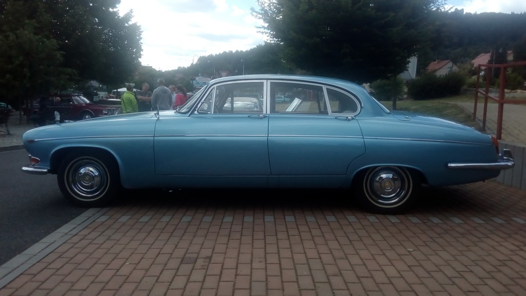 jaguar 420 2.jpg