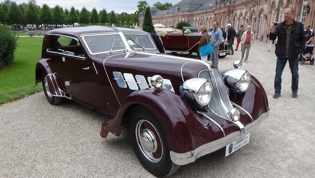 Röhr 8 Type F Stromlinie 1932.jpg