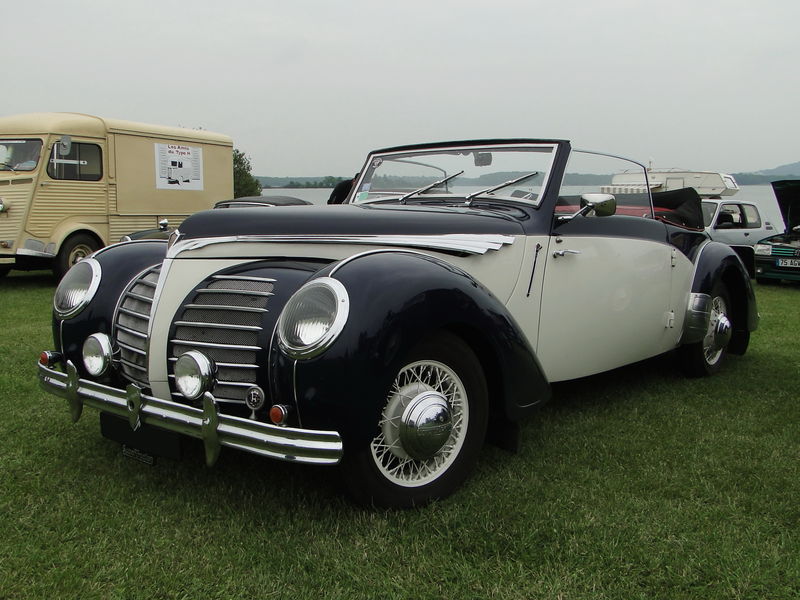Rosengart Super Traction Cabriolet 1939.jpg