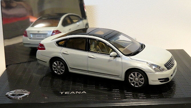 Nissan teana 2.gen 1.jpg