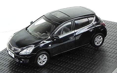 Nissan Tiida Hatchback 1.jpg